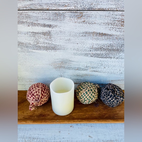 *Primitive Rag Balls Set of 3 Assorted Colors - Picture 3 of 12